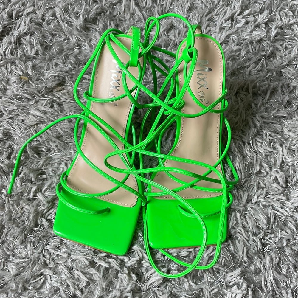 LACE UP “NELLY” HEELS